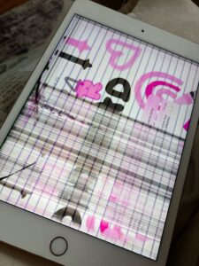 Kerusakan iPad Terbanyak – layar retak, baterai cepat habis, speaker rusak.