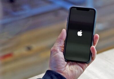 iPhone Stuck di Logo Apple saat booting – solusi dan cara mengatasinya di iSeven Service.