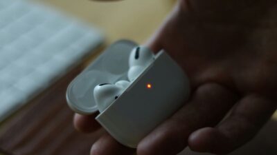 fungsi lampu AirPods