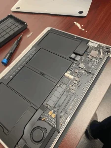 9 Langkah Penyelamatan MacBook Terkena Air Mendadak: Panduan Darurat Anti Mati Total!