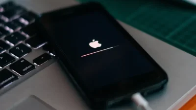 Mati Mendadak? 5 Cara Mengatasi iPhone Stuck di Logo Apple Tanpa Kehilangan Data!