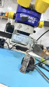 Penyebab dan Solusi Perbaikan IC iPhone di iSeven Service (Panduan Lengkap 2025)