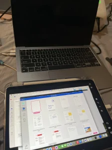 Layar MacBook Black Screen: Penyebab dan Cara Mengatasinya dengan Cepat (Panduan 2025)