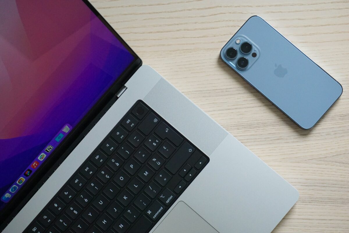 iphone macbook