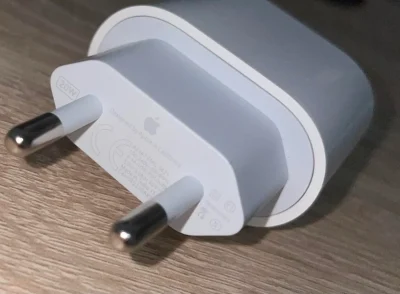 Adapter dan Kabel Original iPhone, iPad, dan MacBook: 7 Alasan Penting + Tabel Watt Aman (Panduan Lengkap)