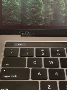 Ganti Front Logo Bezel MacBook Air & Pro: Estetika Baru, Feel Baru! [Rekomendasi di Tahun 2025]