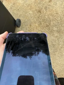 Mending Ganti Kaca Daripada Ganti LCD Fullset iPad? Ini Alasannya yang Wajib Kamu Tahu! [Panduan di Tahun 2025]