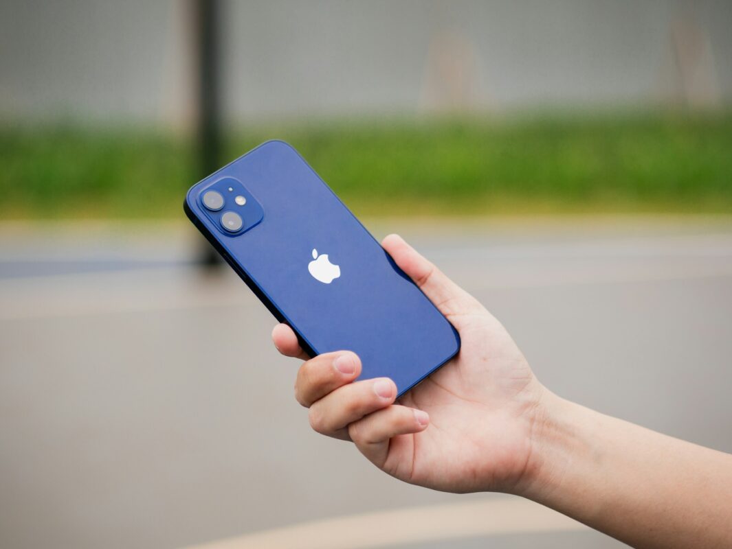 ganti baterai iphone