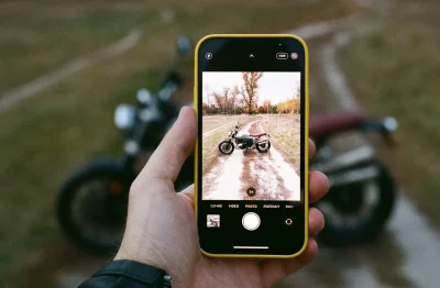 Kenapa Kamera iPhone Getar? (Fokus Berantakan), Risiko Rusak Permanen & Solusi Service OIS Berikut, 5 Penyebab Kritis Kameramu