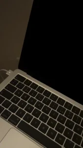 Service MacBook Mati Total: 7 Rahasia Menyelamatkan Data & Laptop Anda!