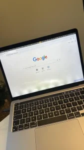 Service MacBook Mati Total: 7 Rahasia Menyelamatkan Data & Laptop Anda!