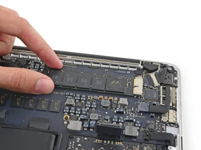 Bahaya MacBook Terkena Air yang Bikin Mati Total: Awas Korosi!