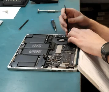 Cara Ampuh Memperbaiki Layar MacBook Hitam di Tahun 2026