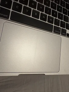 Masalah Keyboard dan Trackpad MacBook Mati Total! (Cek Fleksibelnya)