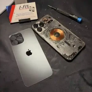 Ganti Backglass iPhone 14 Pro: 7 Bahaya Fatal Jika Dibiarkan Rusak!