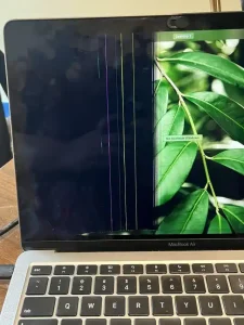Perbaikan LCD MacBook Air M4 Hemat: 5 Rahasia Hemat Biaya Perbaikan!