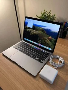Macbook 2018-2020 yang Masih Worth It: Ini 3 Rekomendasi Juara & Layak Banget!