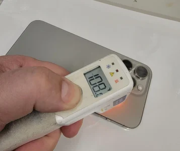 Bahaya iPhone Dimainkan Sambil Di Charger yang Wajib Kamu Tahu