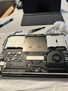 Solusi Pergantian Baterai Macbook di Jakarta: Cepat, Hemat & Bergaransi! (UPDATE 2026)