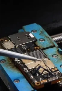 7 Gejala Utama iPhone 15 Mati Total & Solusi Perbaikan Pertama yang Bisa Kamu Coba