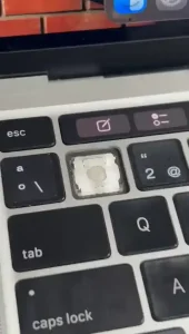 Harga Ganti Keyboard Macbook Pro A1989 & Solusi Perbaikan Efektifnya