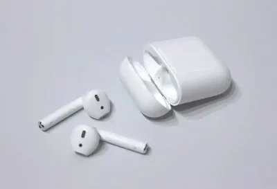7 Alasan AirPods Gen 1 dan Gen 2 Masih Worth It Gak Sih di 2026? Cek Dulu Disini!