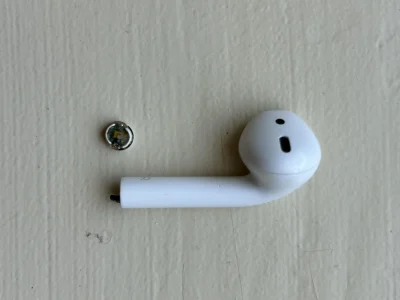 7 Alasan AirPods Gen 1 dan Gen 2 Masih Worth It Gak Sih di 2026? Cek Dulu Disini!